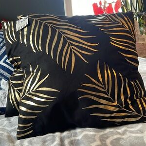 Decorative throw pillow Black and gold leaf 18 inch x 18 inch NWT